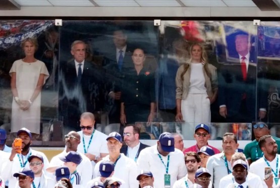Donald i Melanija iza blindiranog stakla (FOTO)