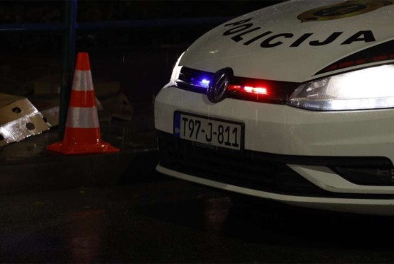 Teška nezgoda kod Cazina: Automobilom udario troje djece